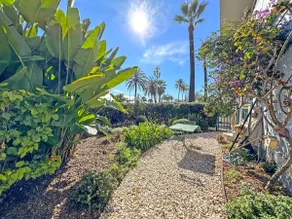 Cosy Sea Front Garden Nice - Image 2