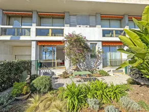 Cosy Sea Front Garden Nice - Image 3