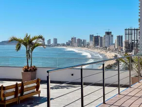 Family-Friendly Apartment near Malecon & Pool - Image 2