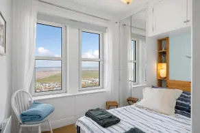 Apartment Expansive Sea Views Private Parking - Image 3