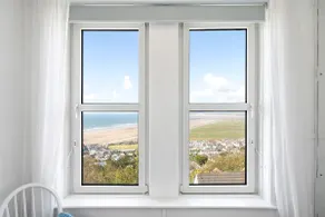 Apartment Expansive Sea Views Private Parking - Image 2