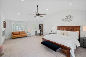 Bella Vista by Socharm | Lakefront Getaway - Image 4