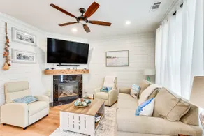 3 Mi to Beaches! Charming Bluffton Escape w/ Yard - Image 3