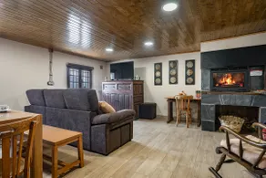 Casa vacanze 'Mirador Del Navia' con vista sulle montagne, terrazza privata e Wi-Fi - Image 4