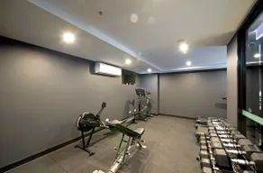 Chic Inner-City 2-Bed Abode with Pool, Gym  Sauna - Image 5