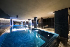Chic Inner-City 2-Bed Abode with Pool, Gym  Sauna - Image 3