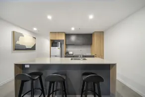 Chic Inner-City 2-Bed Abode with Pool, Gym  Sauna - Image 4