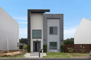 Oro Azul Townhome: Where Luxury Meets Comfort - Image 2