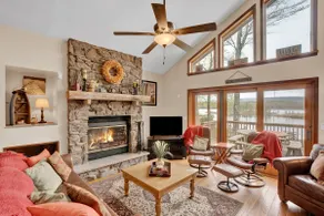 Lakefront Family Home, Kayaks, Hot Tub, Fireplace - Image 4