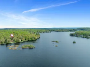 Lakefront Family Home, Kayaks, Hot Tub, Fireplace - Image 3
