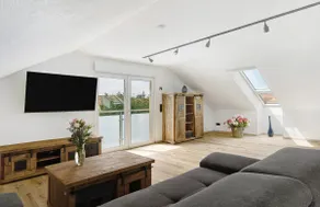 Modern open attic apartment - Image 4