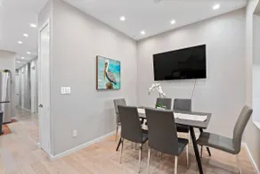 3-Bedroom Urban Haven Close to Subway - Image 2