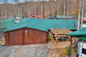 4BR Family Lodge in Gatlinburg with Hot Tub - Image 4