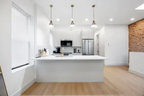 Subway Splendor: New Duplex Oasis - Image 4