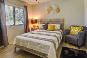 2BR Condo with patio, Heated Pool, Spa & Gym Acces - Image 3