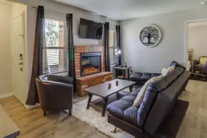 2BR Condo with patio, Heated Pool, Spa & Gym Acces - Image 2