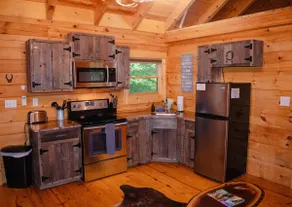 The Oasis Cozy Cabin w/ Hot Tub Near Hocking Hills - Image 3