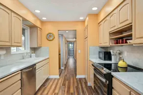 Incredible Singe Level Layout w/ Immaculate Fenced - Image 3