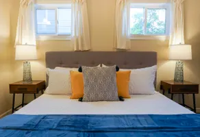 Charming Midtown Cottage | Walkable & Cozy - Image 2