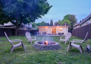 Charming Midtown Cottage | Walkable & Cozy - Image 3