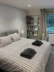 Spacious and stylish with games room, huge garden, peaceful surroundings - Image 5