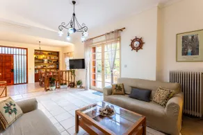 Avia's Seaside Hideaway with Lush Garden - Image 3