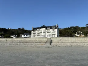 Bréhat T3, beach access and view - Image 4