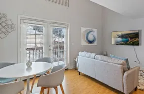 1bdrm townhouse in Perry District - Image 5