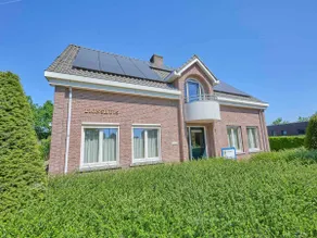 Modern holiday villa with special furnishings - Image 2
