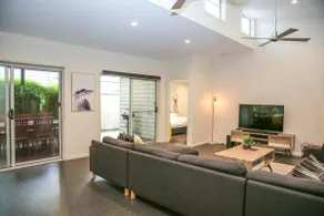 Decked Out At Bright - Modern and pet friendly - Image 4