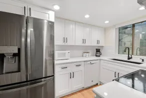 Bellevue Modern Luxe Townhouse near DT /520/ I405 - Image 2