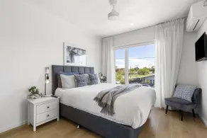 3-Bed Coastal Escape with Horses & Beach Walk - Image 2