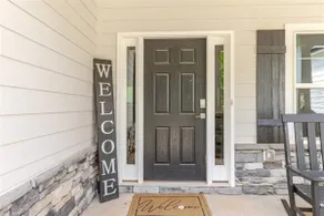 Senoia Luxury Home • Master on Main • Chef Kitchen - Image 2