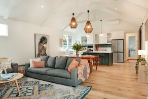 Dorothea- stylishly designed home in Trentham - Image 2