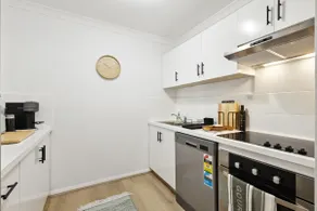 Sleek Northbridge Getaway - Image 5