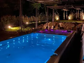Luxurious villa with heated pool - Image 2
