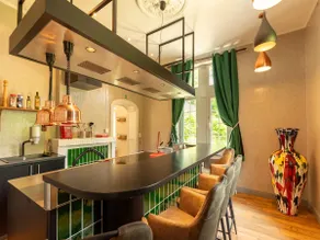 Luxurious villa with heated pool - Image 4