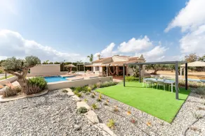 Quiet villa, El Retiro - Image 3