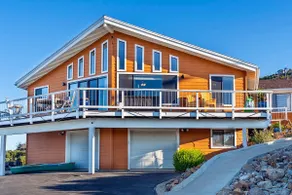 A Living Canvas! (Lake & ocean views) with Jacuzzi - Image 2