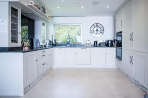 Waters Edge - 2 Bedroom Apartment - Tenby - Image 4