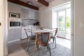 Apartment with charming garden view - Image 2