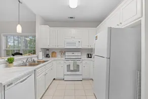 Quiet Family Home - Near Everything - Image 3
