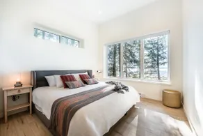 Sea Stone Quadra Cabin - Image 2