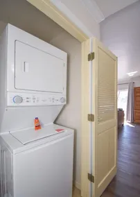 Sunshine Daydream- 1 Bedroom Lakefront Condo - Image 2