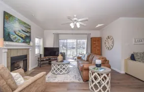 Sunshine Daydream- 1 Bedroom Lakefront Condo - Image 5