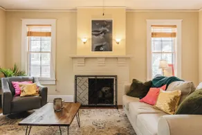4BR Victorian Gem + Free Parking at UT - Image 3