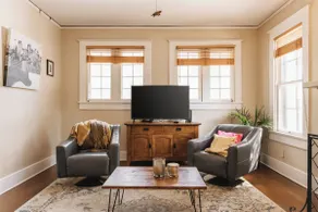 4BR Victorian Gem + Free Parking at UT - Image 5