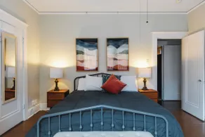 4BR Victorian Gem + Free Parking at UT - Image 2