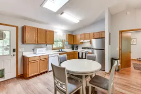 Cozy Franklin Retreat w/ Deck - 5 Mi to Downtown! - Image 3