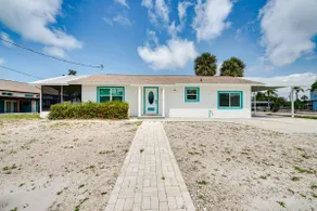 1 Block to Shore: Fort Myers Beach Retreat - Image 3